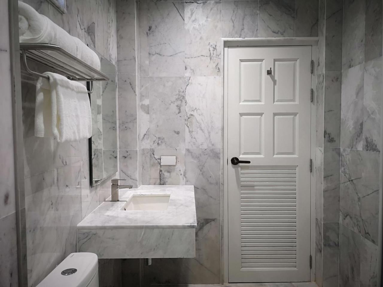 T Villas Hua Hin Khao Tao Exteriör bild